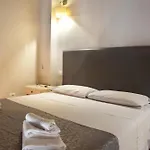Honey Bed and breakfast 4*