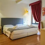 Honey Bed and breakfast 4*