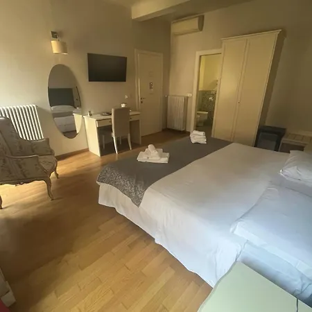 Honey Bed and breakfast 4*