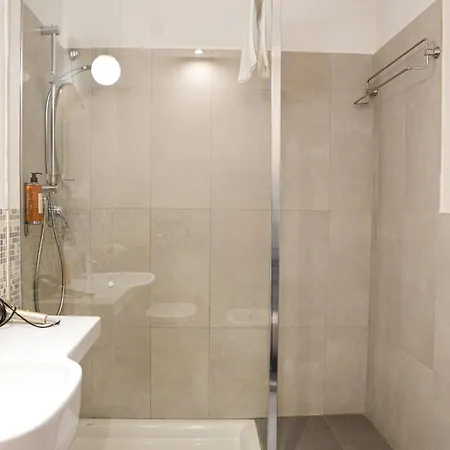 Bed & Breakfast Honey 3*