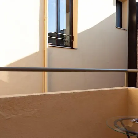 Honey Bed and breakfast 4*
