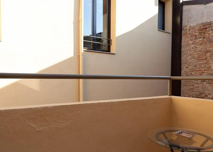 Honey Nocleg ze śniadaniem 4*