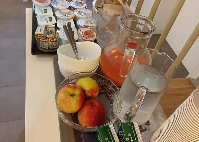 Honey Nocleg ze śniadaniem 4*